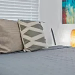 3 Bedroom House With Parking, Wi-Fi And Washer-Dryer