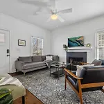 Perfect In-Town Location! Kingbed, Bbq And Parking