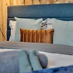 Skid Row Chateau- Renovated Mechanicsville Apt