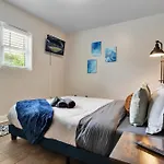 Skid Row Chateau- Renovated Mechanicsville Apt