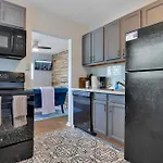 Skid Row Chateau- Renovated Mechanicsville Apt
