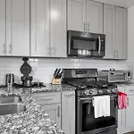 Second Home - 3 Bed 2 Bath 8 Minutes From Airport