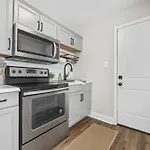 Cozy 2-Bedroom Retreat W/Wi-Fi & Keurig Coffee