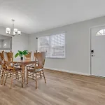 King Bed - Fireplace - Backyard - Wi-Fi - Parking!