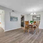 King Bed - Fireplace - Backyard - Wi-Fi - Parking!