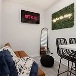 Spacious Tiny Home By Airport-Free Prkng-Fast Wifi