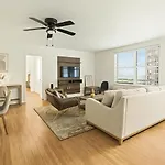 2Bed In Historic Dwntwn Highrise- Hotel District