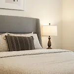 2Bed In Historic Dwntwn Highrise- Hotel District