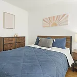 2Bed In Historic Dwntwn Highrise- Hotel District