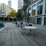 Perfect Dtwn 2 Bed Condo W Cali King Bed And Gym