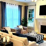 Luxury Buckhead Executive Oasis For Family Or Work