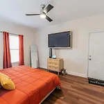 Modern 5 Bedroom Home - 2 Miles To Atlanta Zoo And Aquarium