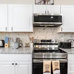 Modern 5 Bedroom Home - 2 Miles To Atlanta Zoo And Aquarium