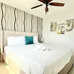 Renovated 2 Bedroom Condo Free Parking Lm1105