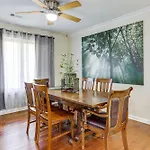 12 Mi To Dtwn Atlanta Home With Patio And Grill!