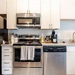 Studio Apt King Bed, Beltline Eastside Trail - Pets Welcome!