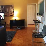 Downtown 1 Bedroom Apartment 18H