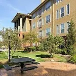 Luxe One Corporate Suites- Luxury Getaway