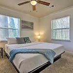 Comfortable Ranch Home - 5 Mi To Downtown Atlanta!