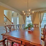 Suburban Atlanta Vacation Home - 20 Mi To Downtown