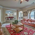 Suburban Atlanta Vacation Home - 20 Mi To Downtown