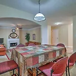 Suburban Atlanta Vacation Home - 20 Mi To Downtown