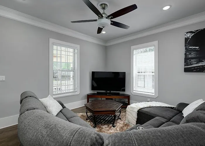 Atlanta Luxury Vacation Home By Downtown & Airport