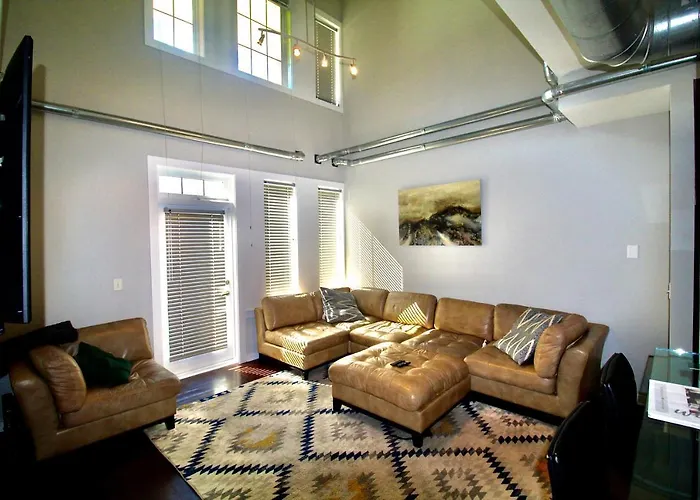Comfy Industrial Loft 10 Star Location Photo Studio Included