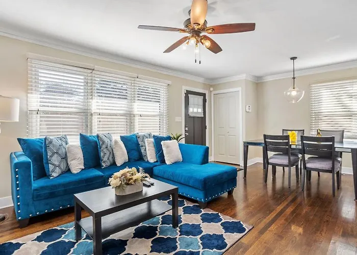 Renovated Bungalow W King Beds 10 Min To Atl Airport, Grady, Downtown