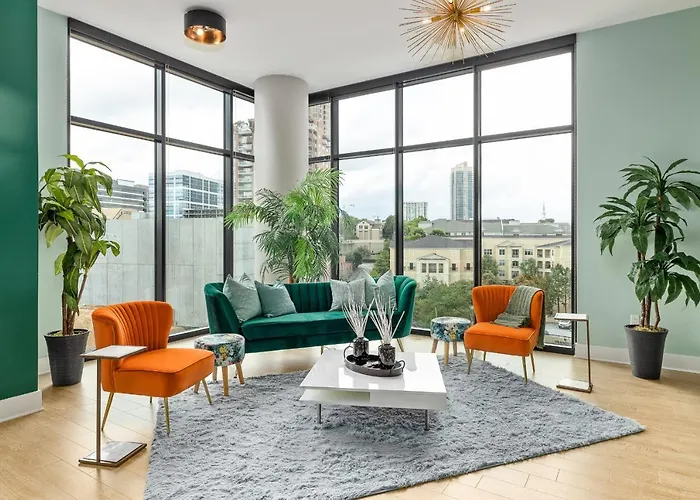 Stylish Tranquil Buckhead Hideaway