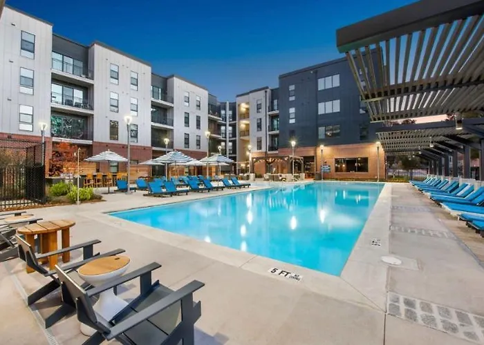 Luxurious Midtown 2Bed2Bath With Sweeping Skyline Views