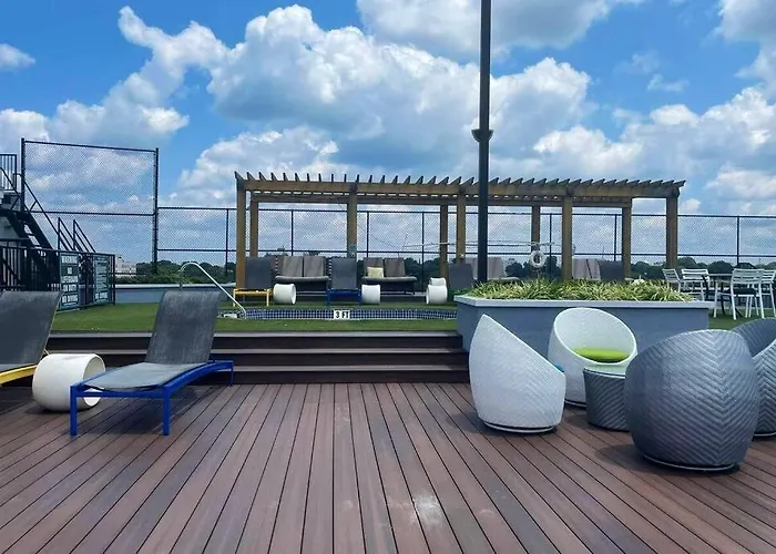 Midtown Beautiful Luxury Apartment