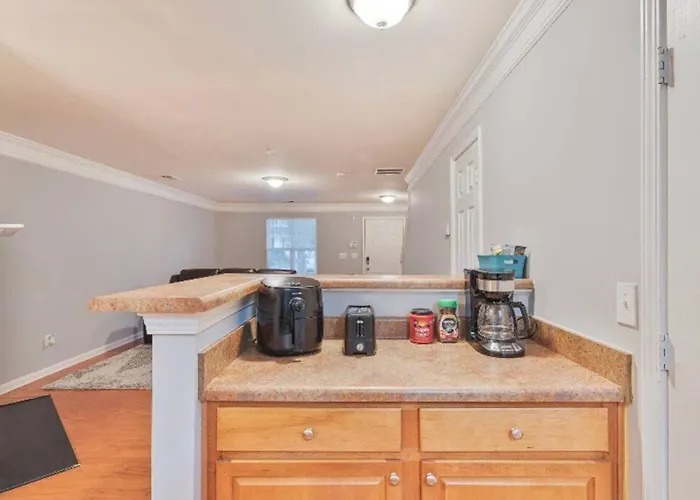 Beautiful Cozy 3-Bedroom Townhome Retreat