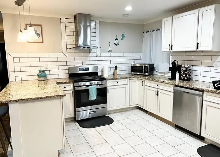 Big, 4 - Bedroom Home With Backyard