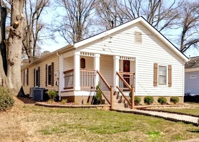 Stylish Cottage Near Airport