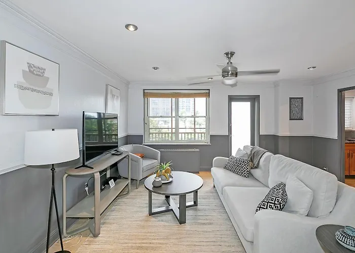 Downtown 1 Bedroom High Rise Condo With Balcony