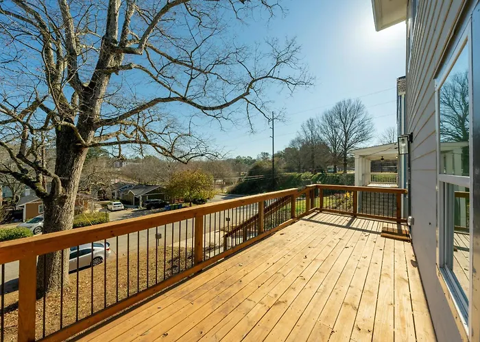 Family Friendly New Luxury Home Centrally Located