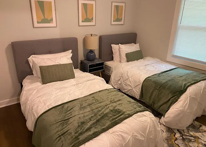 East Point Atlanta - Spacious 5Br Retreat!