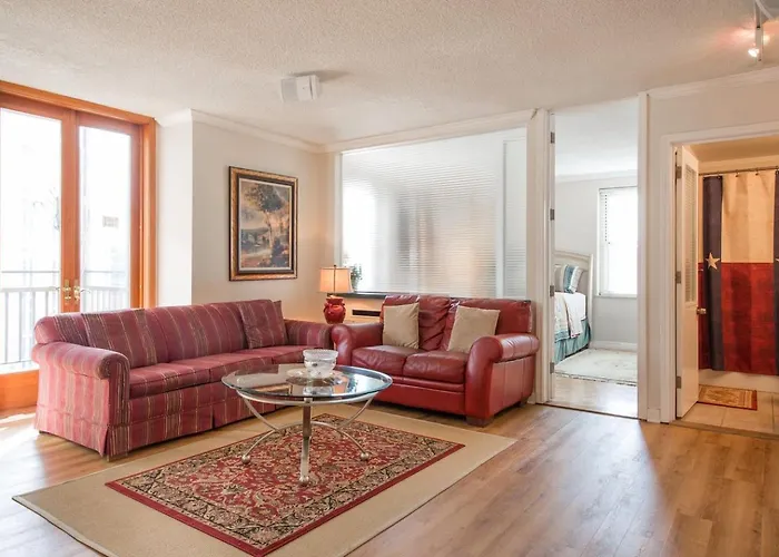 A Contemporary Unit, Central Downtown High-Rise!