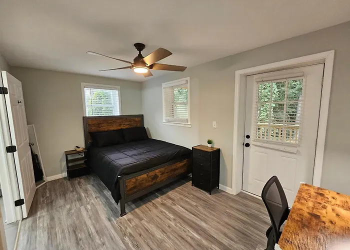 Private Room With Seperate Bathroom Near Downtown Atl