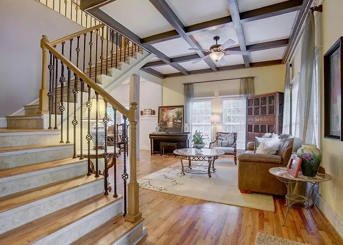 Sleeps16, Spacious, Comfortable Home Close To Downtown, Beltline, And Walk To Restaurants