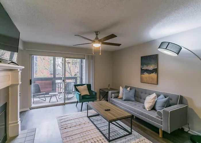 Luxury 3-Bedroom Flat + Pool + Gym