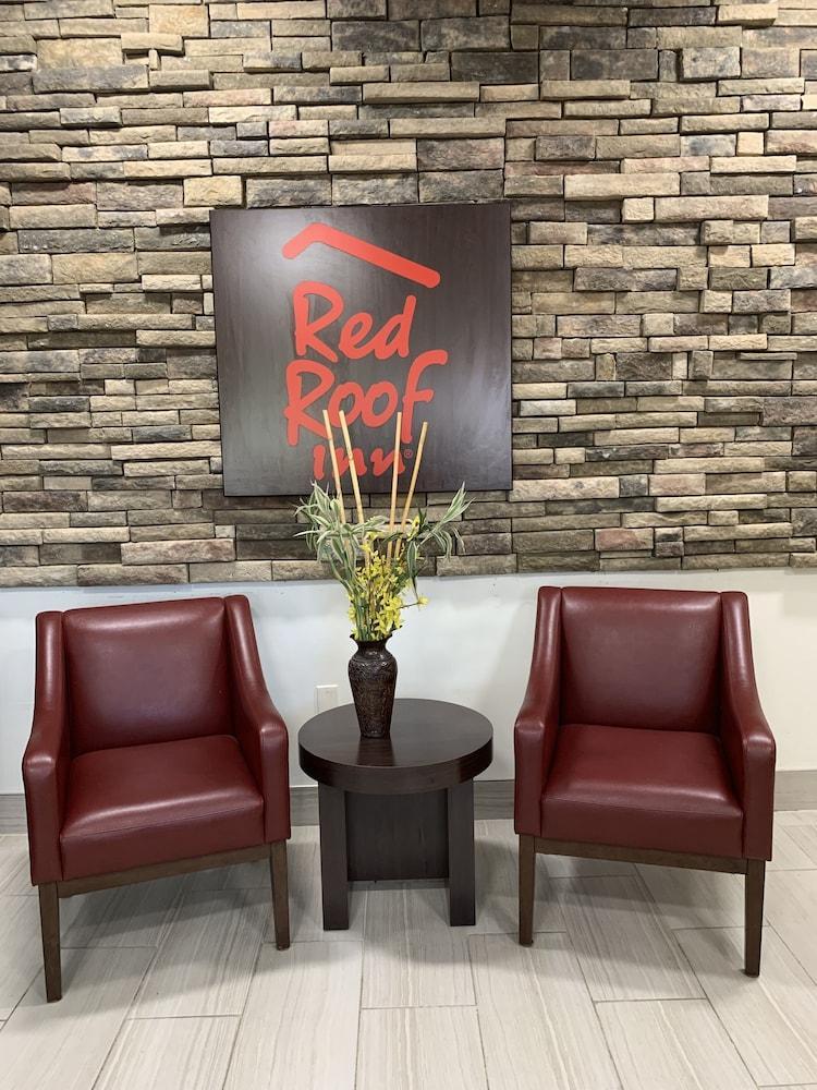 Red Roof - Six Flags Hotel 2*
