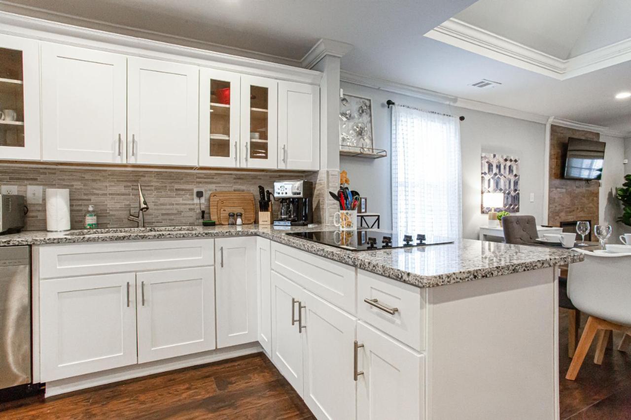 Luxe Living Near Downtown, King,smart Tv Holiday home *