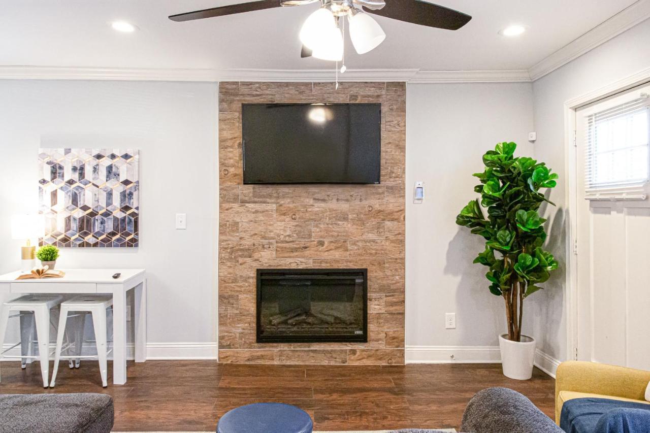 Luxe Living Near Downtown, King,smart Tv Holiday home