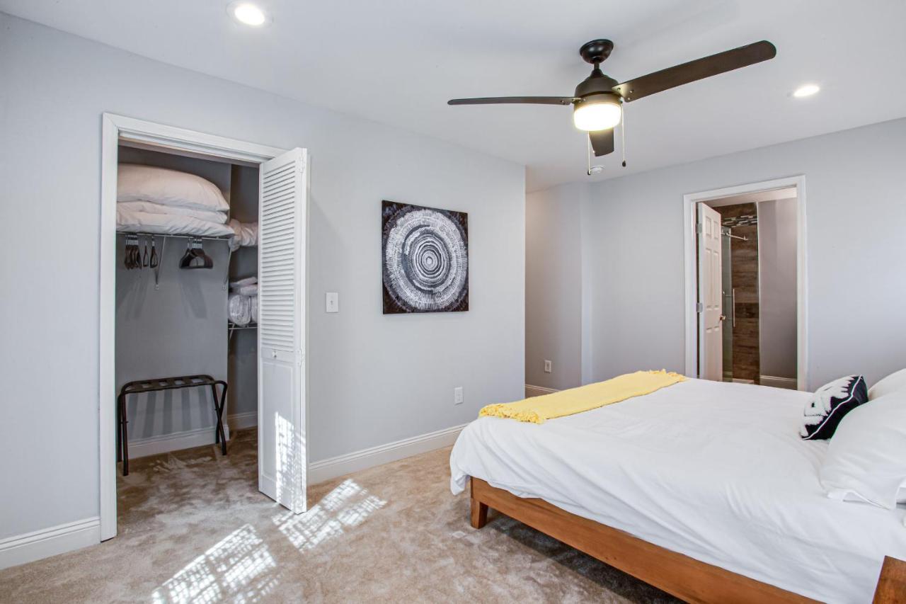 Luxe Living Near Downtown, King,smart Tv