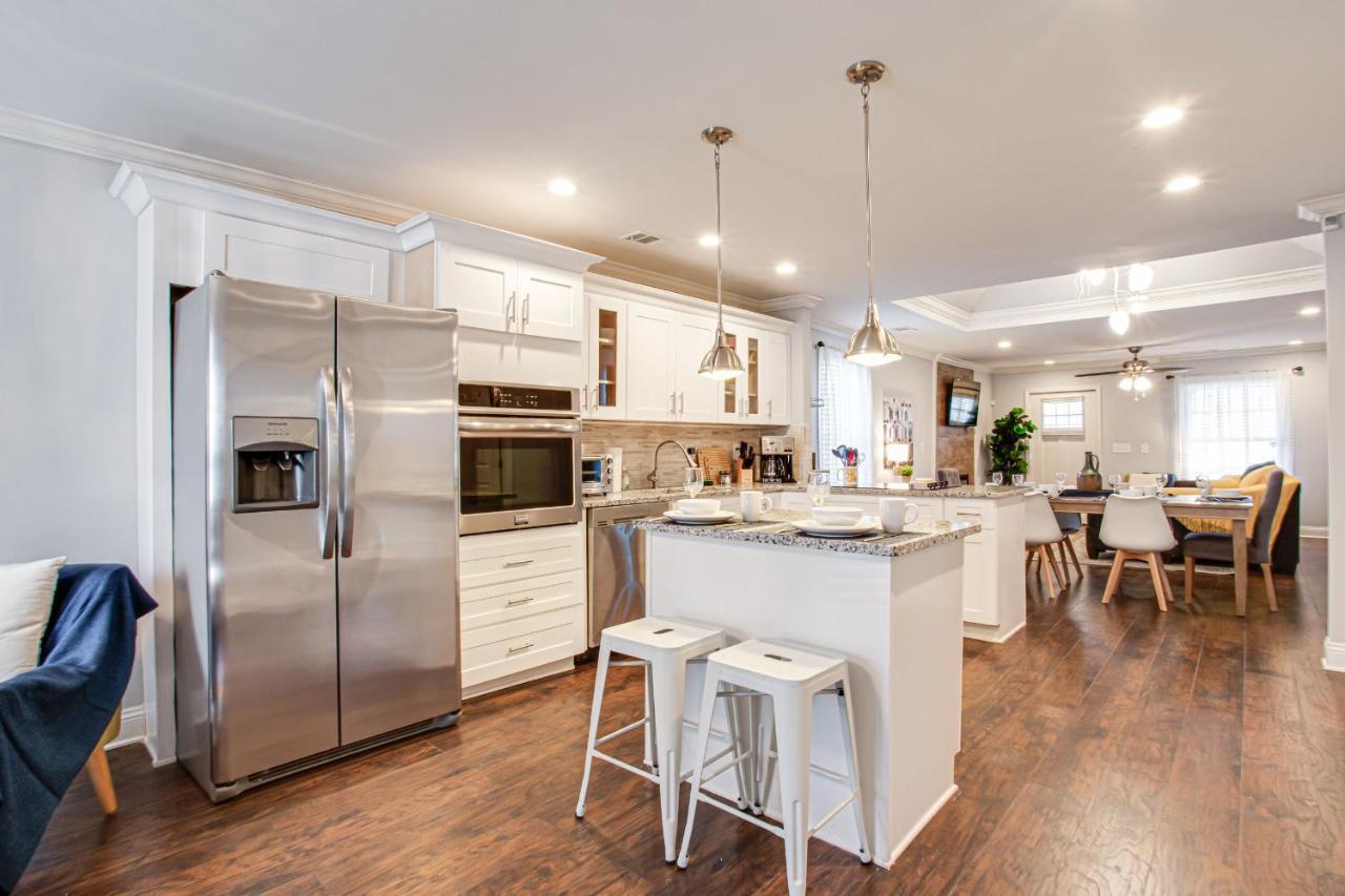 Luxe Living Near Downtown, King,smart Tv *