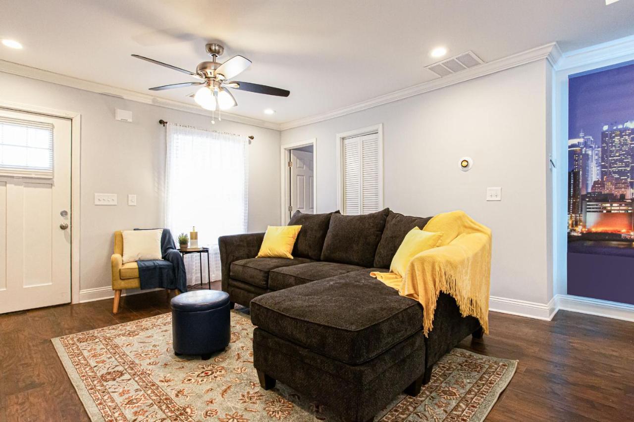 Luxe Living Near Downtown, King,smart Tv *