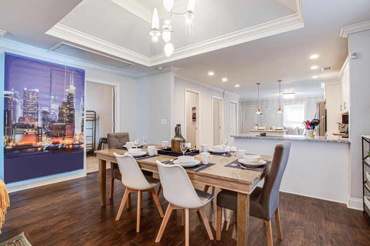 Luxe Living Near Downtown, King,smart Tv