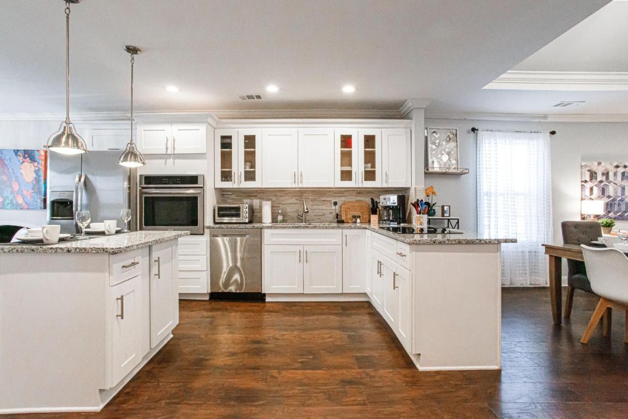 Luxe Living Near Downtown, King,smart Tv Holiday home